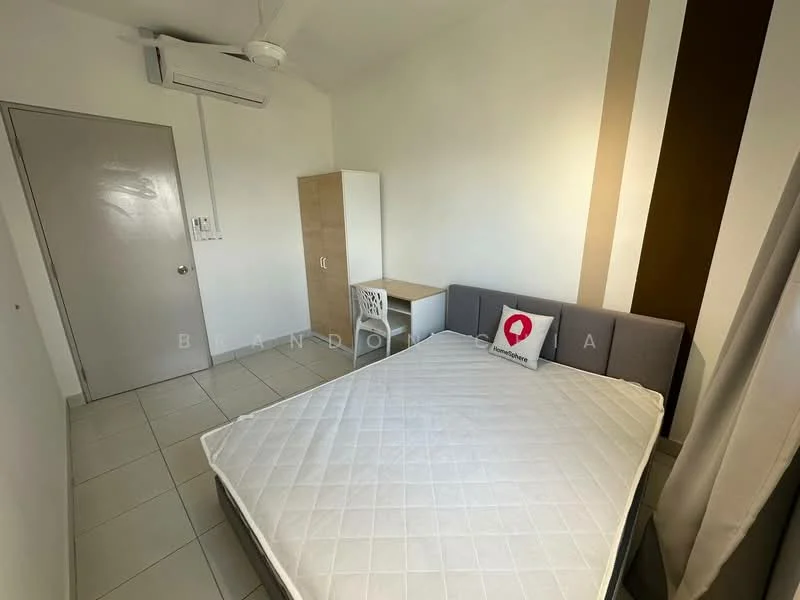 Bedroom features: queen-size bed, upholstered headboard, white walls, light grey accent wall, tile flooring, 1 wall-mounted split AC, ceiling fan, study desk, white chair, built-in wardrobe, decorative pillow; style: modern.