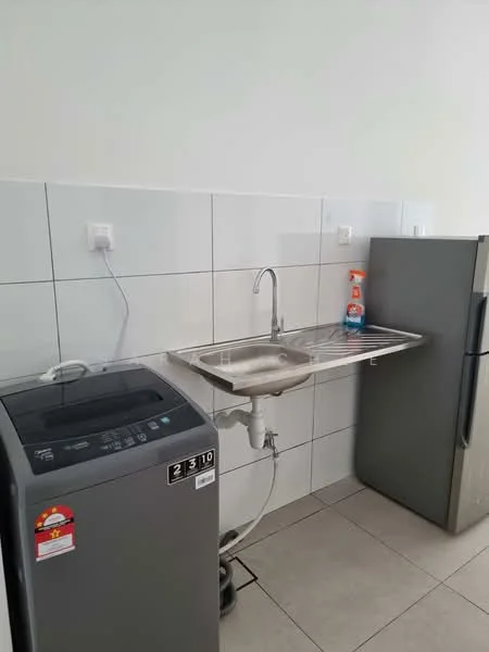 Laundry features: top-load washing machine in grey, single-bowl stainless-steel sink, chrome pull-down faucet, metal drying rack, grey fridge, white tiled walls, light grey floor tiles, electrical outlet on wall; style: modern.