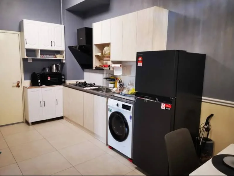Kitchen features: white shaker cabinets, black countertop, stainless-steel sink, chrome pull-down faucet, built-in gas hob, black range hood, stainless-steel fridge, front-load washing machine, ceramic tile flooring, grey painted walls, open shelving, dining table with chairs; style: modern.
