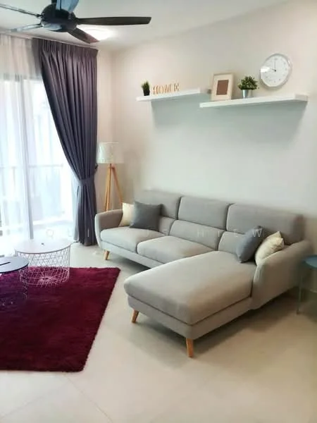 Living features: 3-seater fabric sofa in grey, chaise lounge, area rug in burgundy, wall-mounted shelf, decorative clock, houseplants in ceramic pots, floor lamp, curtains in dark grey, light-colored walls, ceiling fan with light; style: modern.