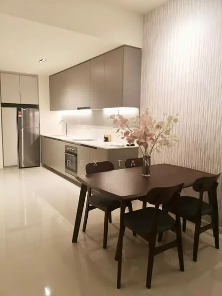 Kitchen features: grey cabinetry, white quartz countertop, stainless-steel fridge, built-in oven, 4-burner gas hob, single-bowl stainless-steel sink, chrome pull-down faucet, white backsplash, recessed downlights, pendant light, dining table with 4 chairs, cream tiled flooring, textured accent wall; style: modern.