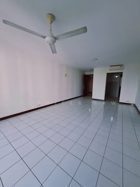 Living features: white painted walls, glossy white tile flooring, 5-blade ceiling fan, 1 wall-mounted split AC, no visible furniture, large open space, natural light from windows, neutral color scheme; style: modern.