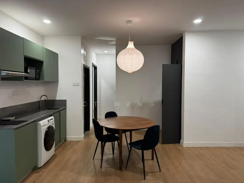 Kitchen features: green cabinetry, black countertop, built-in microwave, stainless-steel sink, chrome pull-down faucet, washing machine, open shelving, recessed downlights; style: modern. Dining features: round wooden dining table, 4 upholstered dining chairs in navy blue, pendant light fixture, laminate flooring, white painted walls; style: modern. Room features: black cabinetry, open space, recessed downlights.
