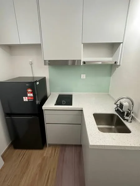 Kitchen features: black fridge, stainless-steel single-bowl sink, chrome pull-down faucet, white quartz countertop, green backsplash, built-in induction cooktop, white cabinetry, wood laminate flooring; style: modern.