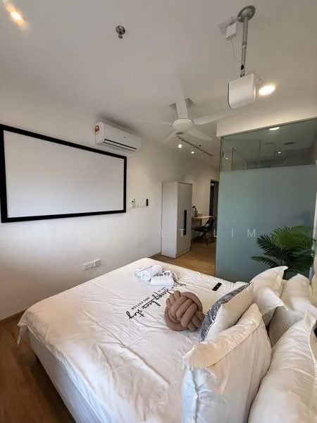 Bedroom features: queen-size bed, white bedding, decorative throw pillow, wooden flooring, wall-mounted TV, 1 wall-mounted split AC, 5-blade ceiling fan, recessed downlights, glass partition wall, built-in wardrobe, decorative wall art; style: modern.