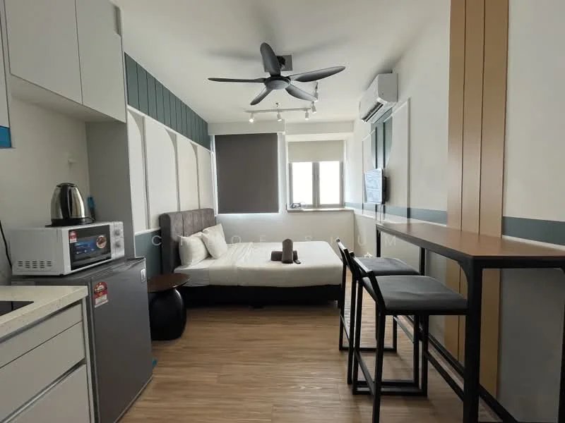 Room features: queen-size bed, upholstered headboard, 2 bedside lamps, wall-mounted TV, study desk, bar table with 2 stools, kitchenette with countertop, microwave, kettle, refrigerator, wooden flooring, ceiling fan with light, air conditioning unit, window with blinds; style: modern; view: city.