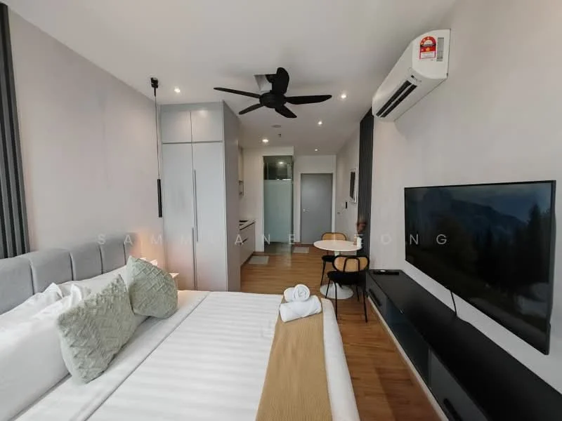Bedroom features: king-size bed with white bedding, upholstered headboard, 2 decorative pillows, ceiling fan with light, wall-mounted TV, wooden flooring, built-in wardrobe with sliding doors, small dining table with 2 chairs, air conditioning unit, recessed lighting, neutral painted walls; style: modern.