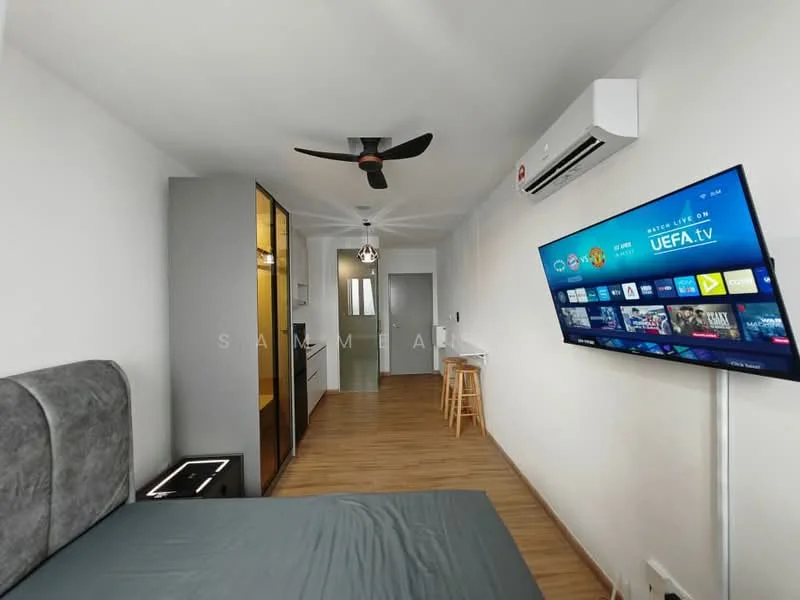 Bedroom features: queen-size bed, upholstered headboard, nightstand with drawer, wall-mounted TV, 5-blade ceiling fan, wall-mounted air conditioning unit, wooden flooring, built-in wardrobe with glass doors, pendant light, bar stools, open shelving, neutral painted walls; style: modern.