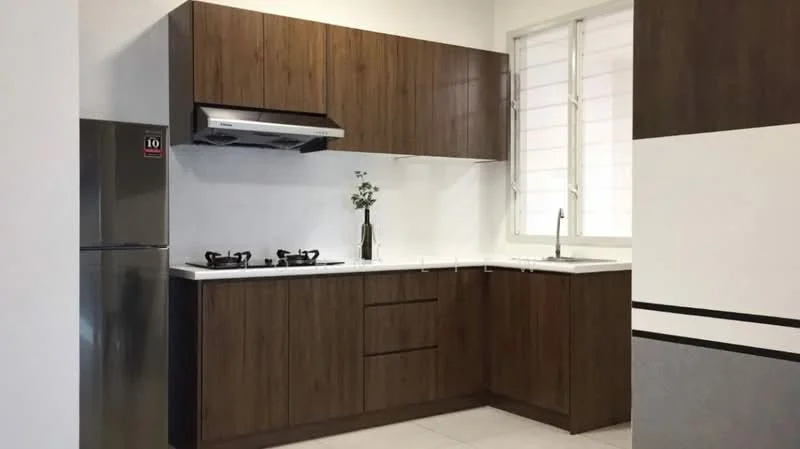 Kitchen features: brown wooden cabinetry, white quartz countertop, stainless-steel sink, chrome pull-down faucet, built-in gas hob with 2 burners, stainless-steel range hood, fridge, white tiled backsplash, window with white blinds, light-colored tiled flooring; style: modern.