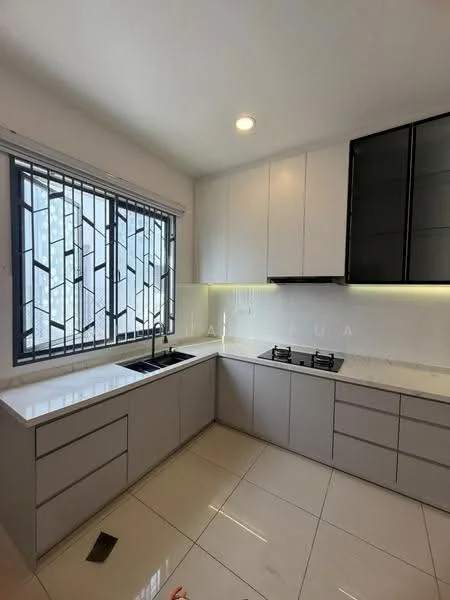 Kitchen features: white upper cabinets, grey lower cabinets, marble countertop, double-bowl stainless-steel sink, chrome pull-down faucet, built-in gas hob, tile backsplash, recessed LED downlights, large window with decorative grille, polished ceramic tile flooring; style: modern.
