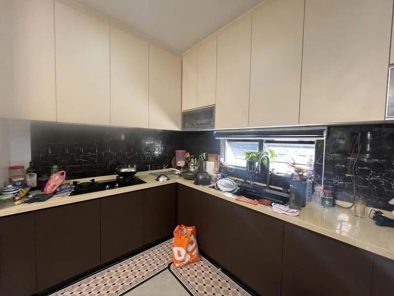 Kitchen features: light beige upper cabinets, dark brown lower cabinets, black tiled backsplash, granite countertop, stainless-steel sink, chrome pull-down faucet, built-in stove, microwave, kettle, various cooking utensils, open shelving, decorative rug; style: modern.
