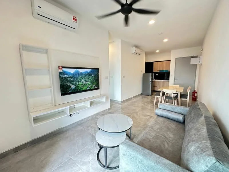 Living features: grey fabric sofa, 2 round coffee tables, wall-mounted TV, white TV console, air conditioning unit, recessed lighting, grey tile flooring, ceiling fan; style: modern.
