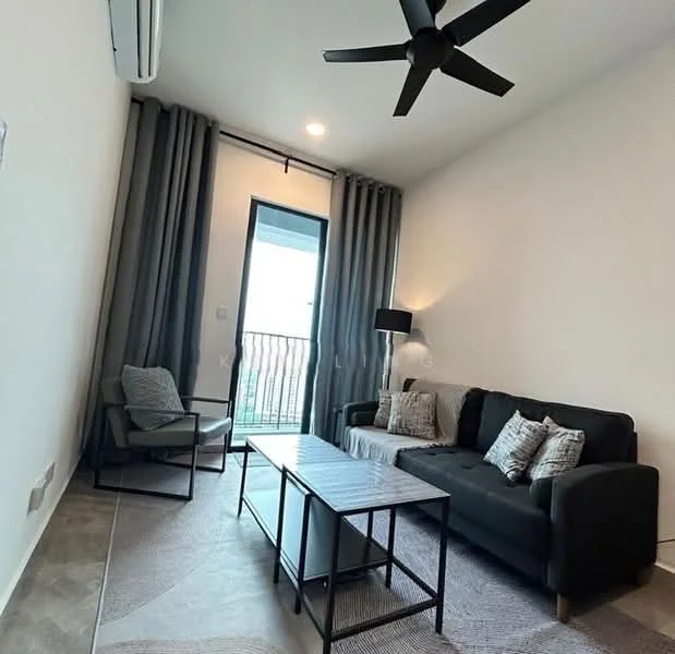 Living features: 3-seater fabric sofa in dark grey, coffee table with metal frame, 2 armchairs in light fabric, area rug with geometric pattern, floor-to-ceiling windows, balcony door, 5-blade ceiling fan with light, curtains in dark grey, wall-mounted air conditioning unit, decorative cushions; style: modern; view: city.