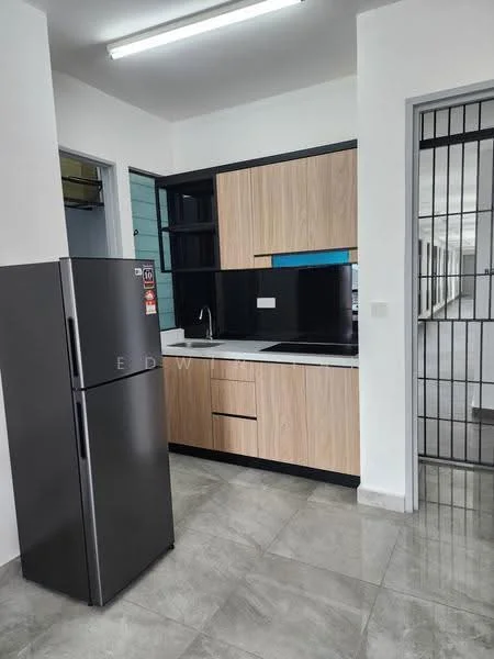 Kitchen features: grey stainless-steel fridge, wood cabinetry with light wood finish, black countertop, single-bowl stainless-steel sink, chrome pull-down faucet, black backsplash, built-in stove, tile flooring in light grey, fluorescent ceiling lights; style: modern.