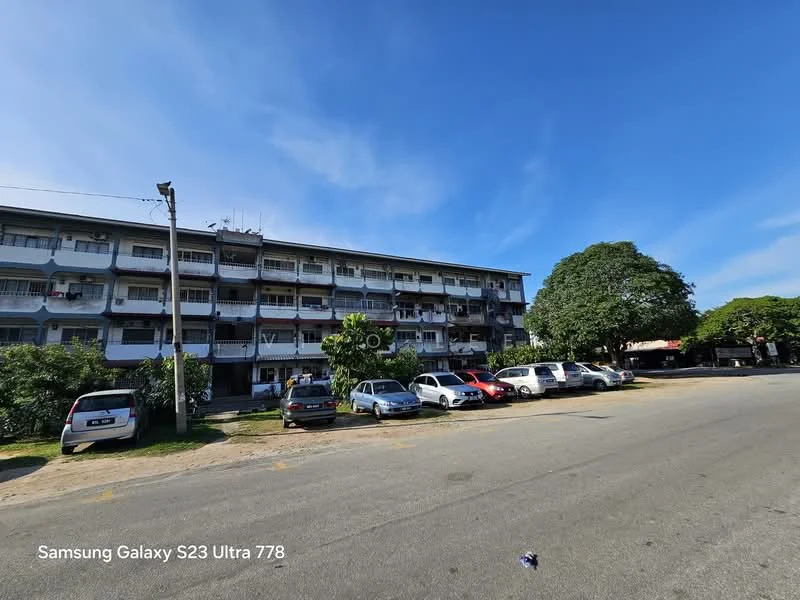 Exterior type: low-rise apartment block; features: 3-storey building, white painted facade, balconies on each floor, surrounded by greenery, parking lot in front, multiple vehicles parked, tree providing shade, sidewalk along the road; style: modern.