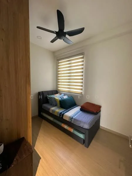 Bedroom features: single bed with mattress, upholstered headboard, bedding with decorative pillows, wooden flooring, ceiling fan with 3 blades, window with blinds, wall with light paint, corner bedside table; style: modern.