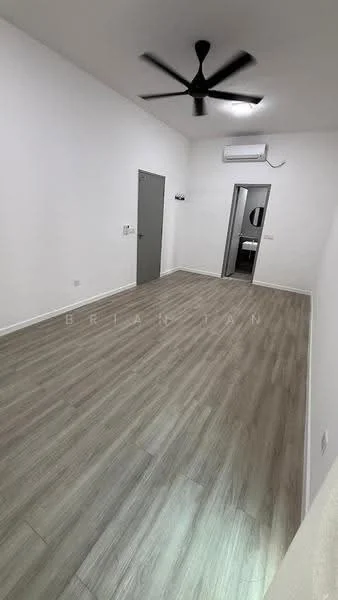 Room features: light wood laminate flooring, white painted walls, ceiling fan, wall-mounted split AC, door leading to bathroom, recessed lighting, neutral color scheme; style: modern.