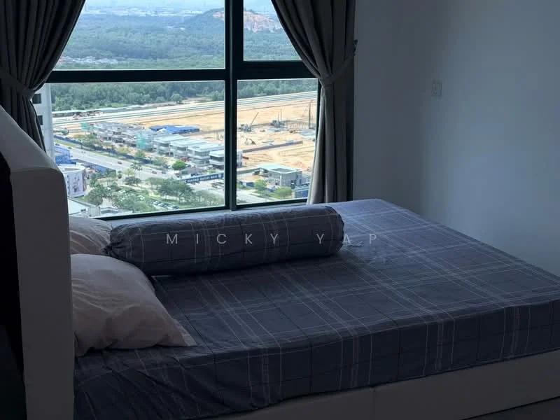 Bedroom features: queen-size bed with grey bedding, large window with city view, curtains, plaid patterned bedspread, rolled pillow, light-colored walls, carpeted flooring; style: modern; view: city.
