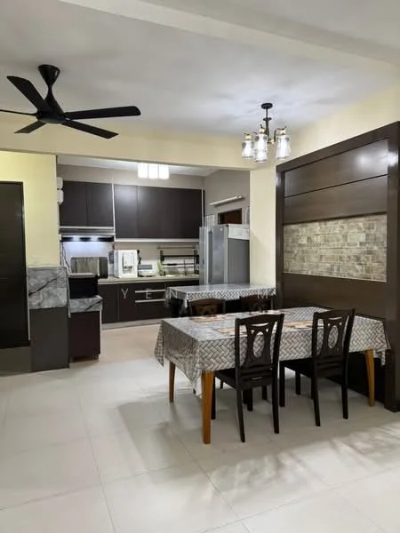 Kitchen features: marble countertop, stainless-steel fridge, built-in oven, freestanding range oven, grey cabinetry, tile backsplash with stone pattern, 4-burner gas hob, dining table with patterned tablecloth, 4 wooden dining chairs, 5-blade ceiling fan with light, recessed ceiling lights, cream painted walls, light-colored tile flooring; style: modern.