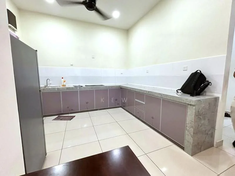 Kitchen features: grey cabinetry with flat-panel doors, marble countertop, single-bowl stainless-steel sink, chrome pull-down faucet, built-in stove, white tiled backsplash, white walls, ceramic tile flooring, ceiling fan; style: modern.
