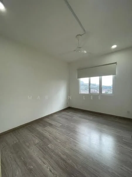 Room features: white painted walls, laminate flooring, ceiling fan, window with roller blinds, two-pane window, neutral color scheme; style: modern; view: city.