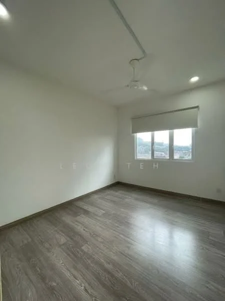 Room features: white painted walls, laminate flooring, ceiling fan, window with roller blinds, three-pane window, natural light, neutral color scheme; style: modern; view: city.