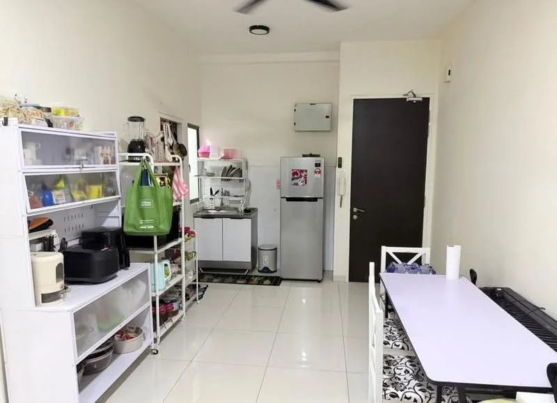 Kitchen features: white painted walls, glossy white tile flooring, ceiling fan, refrigerator, microwave, kitchen cabinets, countertop, sink, dining table with white surface, black and white patterned mat, open shelving, kitchen appliances, green reusable shopping bag; style: modern.