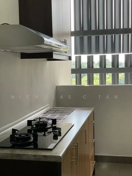 Kitchen features: stainless-steel range hood, 4-burner gas hob, granite countertop, wood cabinetry, grey tile backsplash, sliding glass window, vertical blinds, grey tile flooring; style: modern; view: garden.