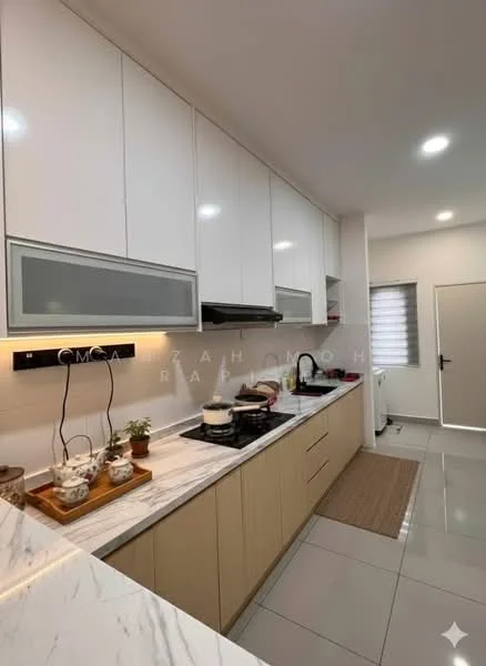 Kitchen features: white upper cabinets, beige lower cabinets, marble countertop, stainless-steel sink, chrome pull-down faucet, built-in oven, 4-burner gas hob, exhaust hood, ceramic tile flooring, recessed LED downlights, window with blinds, decorative plants on countertop, kitchen rug; style: modern.