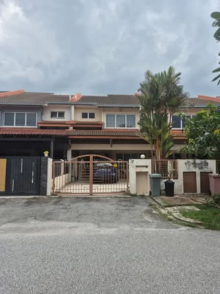 Exterior type: linked terrace house; features: two-storey building, red tiled roof, cream painted facade, front gate, paved driveway, manicured garden, palm trees, grey garbage bins, black fence, windows with white frames; style: modern.