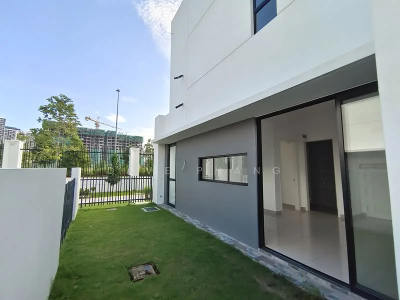 Exterior type: detached bungalow; features: white painted facade, grey accent wall, flat roof, manicured lawn, paved walkway, fenced perimeter, large windows, side yard, urban context; style: modern.