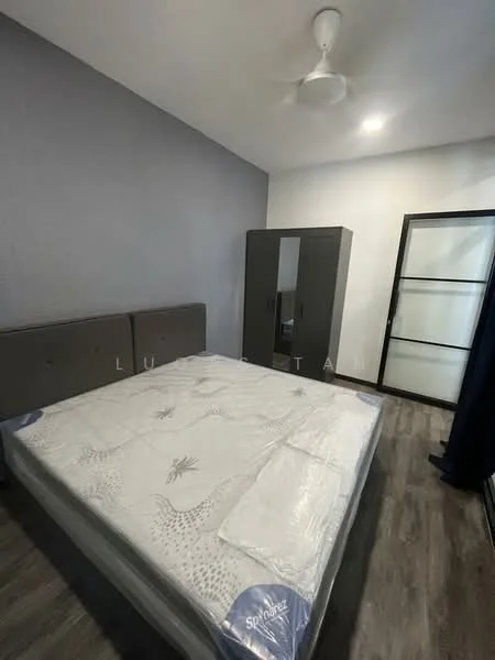 Bedroom features: queen-size bed with mattress, grey upholstered headboard, wooden flooring, ceiling fan, built-in wardrobe with sliding doors, black-framed glass wardrobe, decorative wall with grey paint, window with dark curtains; style: modern.
