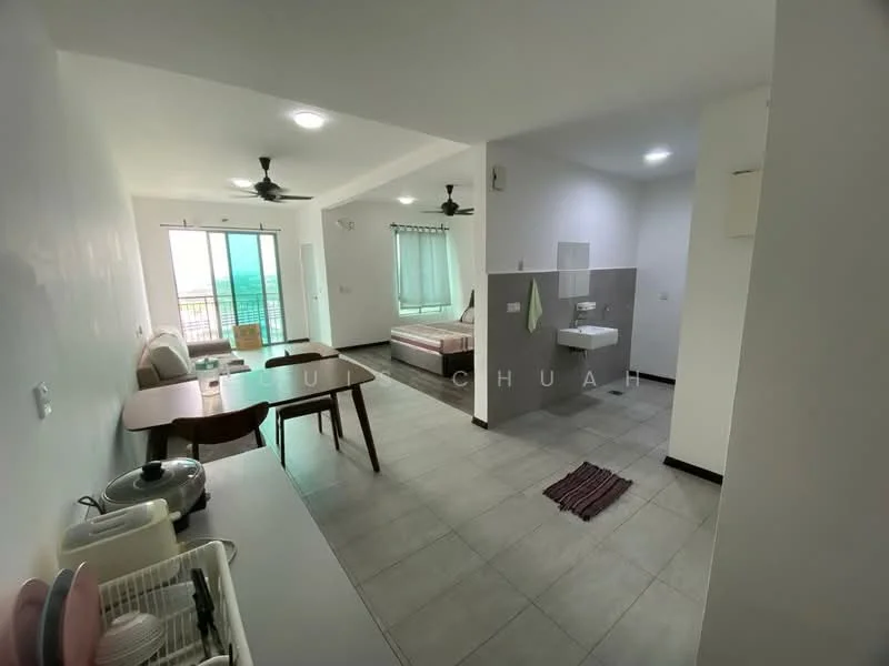 Kitchen features: white walls, grey tiled flooring, kitchen sink, stainless-steel sink, kitchen countertop, dining table with chairs, ceiling fan; style: modern; view: city. Living features: grey tiled flooring, floor-to-ceiling windows, curtains, ceiling fan, double bed, bedside table, wall-mounted mirror; style: modern; view: city. Bathroom features: white tiled walls, grey tiled flooring, toilet, sink, mirror; style: modern.