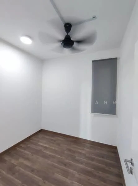 Bedroom features: white painted walls, wooden flooring, 5-blade ceiling fan, recessed ceiling light, window with roller blinds; style: modern.