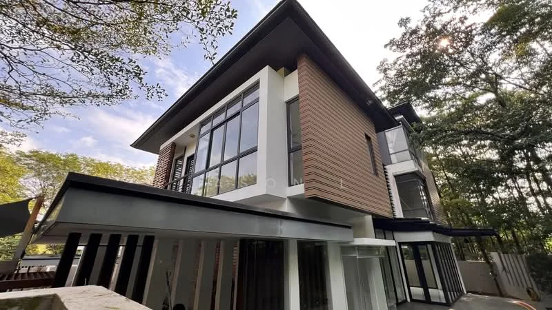 Exterior type: detached bungalow; features: glass curtain wall, wood cladding facade, flat roof, approximately 2-storey, large windows, manicured landscaping, surrounded by trees, car porch with awning; style: modern.