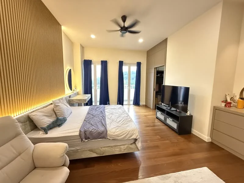 Bedroom features: king-size bed, upholstered headboard, wooden flooring, 5-blade ceiling fan with light, floor-to-ceiling windows, blue curtains, wall-mounted TV, built-in wardrobe, decorative mirror, side table, dressing table, area rug; style: modern; view: city.