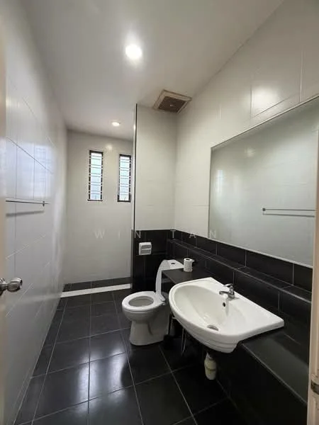 Bathroom features: white ceramic toilet, single-sink vanity with white basin, chrome basin mixer faucet, framed mirror, black tile flooring, white tiled walls, window with horizontal slats, black countertop, built-in shelf, recessed lighting; style: modern.