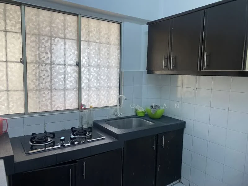 Kitchen features: black granite countertop, single-bowl stainless-steel sink, chrome pull-down faucet, 2-burner gas hob, black cabinetry, white tiled backsplash, white tiled walls, window with frosted glass, green bowls on countertop; style: modern.