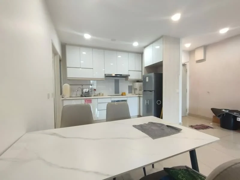 Kitchen features: white cabinetry with flat-panel doors, marble dining table, grey upholstered dining chairs, stainless-steel fridge, built-in oven, 4-burner gas hob, exhaust hood, white tiled backsplash, light-coloured tiled flooring, recessed LED downlights, open layout to dining area; style: modern.