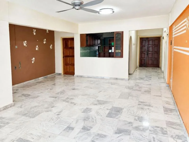 Living features: marble flooring, white painted walls, accent wall with brown paint, ceiling fan, recessed ceiling light, open layout, doorway to kitchen, doorway to hallway, decorative wall with paw prints; style: modern.