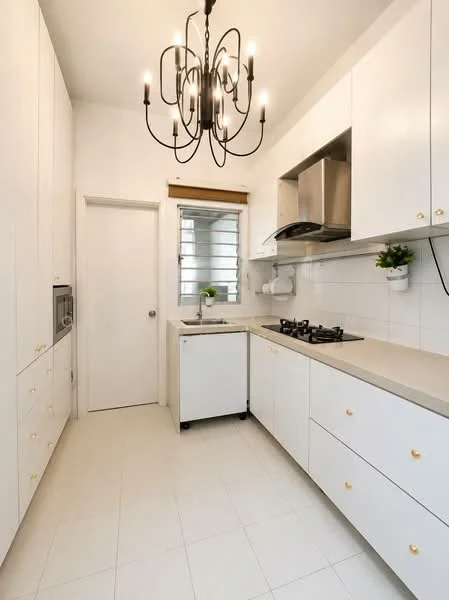 Kitchen features: white shaker cabinets, stainless-steel range hood, built-in oven, 4-burner gas hob, single-bowl stainless-steel sink, chrome pull-down faucet, light-colored countertop, white tiled backsplash, chandelier with multiple bulbs, window with horizontal slats, white tiled flooring, door leading to hallway; style: modern.
