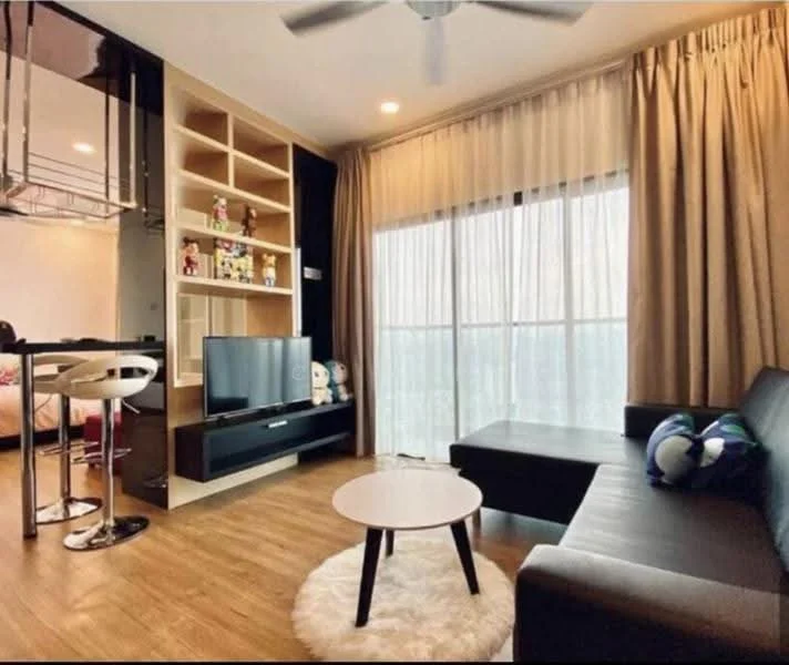 Living features: black leather sectional sofa, white round coffee table, wall-mounted TV, open shelving unit with decorative items, floor-to-ceiling windows, sheer curtains, wooden flooring, 5-blade ceiling fan with light; style: modern.