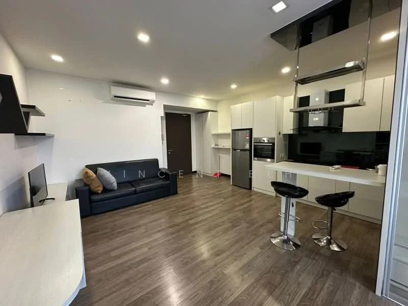 Living features: black leather sofa, wooden flooring, wall-mounted TV, open shelving unit, recessed downlights, air conditioning unit, kitchen island with bar stools, stainless-steel fridge, built-in oven, black glass backsplash, white cabinetry, countertop with breakfast bar; style: modern.