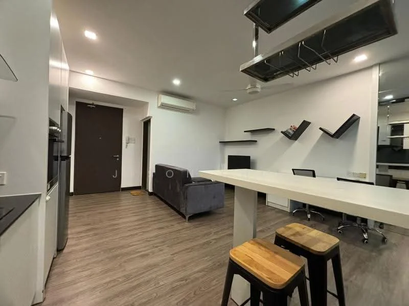 Living features: grey fabric sofa, white bar counter, 2 wooden bar stools, open shelving on wall, recessed LED downlights, wall-mounted TV, wooden laminate flooring, air conditioning unit, entrance door, kitchenette with cabinets; style: modern.