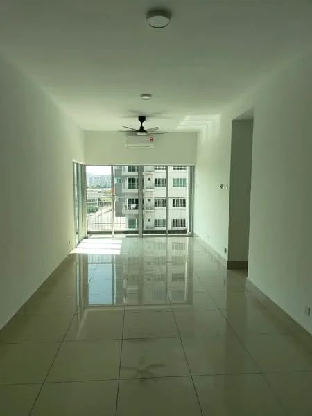 Living features: white painted walls, glossy ceramic tile flooring, 5-blade ceiling fan with light, floor-to-ceiling sliding glass door, natural light from large windows, air conditioning unit, open layout, neutral color scheme; style: modern; view: city.