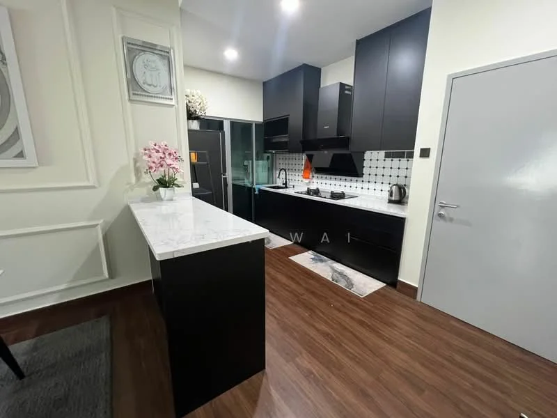 Kitchen features: black cabinetry, white marble countertop, stainless-steel fridge, built-in oven, freestanding range oven, black backsplash, kettle, toaster, dishwasher, wood laminate flooring, recessed downlights, pendant light, area rug with geometric pattern; style: modern.