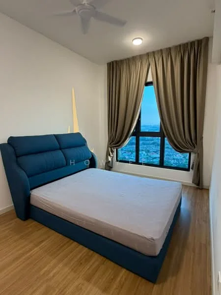 Bedroom features: queen-size bed with blue upholstered headboard, light-colored mattress, wooden flooring, floor-to-ceiling window, city view, curtains in beige, ceiling fan, recessed lighting; style: modern; view: city.