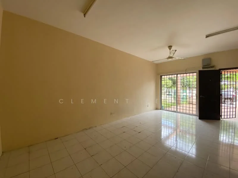 Living features: white painted walls, glossy white tile flooring, ceiling fan, sliding glass door, security grille door, natural light from windows, corner windows, open layout; view: garden.