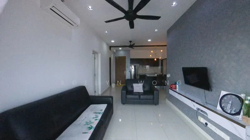 Living features: black leather sofa, 2-seater fabric sofa in grey, wall-mounted TV, TV console, ceiling fan with light, recessed LED downlights, white tiled flooring, decorative mirror, wall with grey accent, air conditioning unit; style: modern.