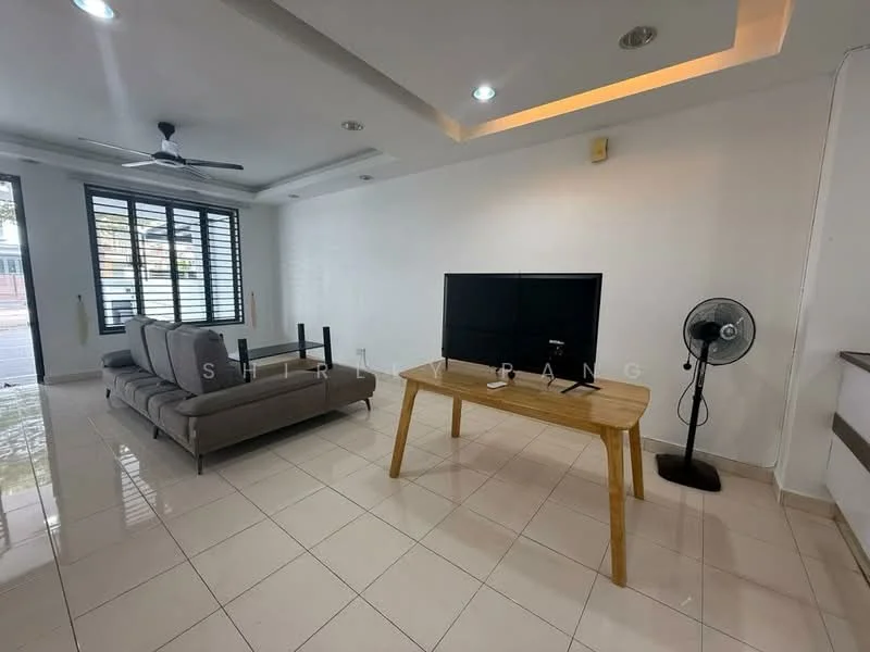 Living features: 3-seater fabric sofa in grey, wooden coffee table, wall-mounted TV, floor fan, ceiling fan, white painted walls, tile flooring, large windows with horizontal slats, recessed lighting, open layout; style: modern.
